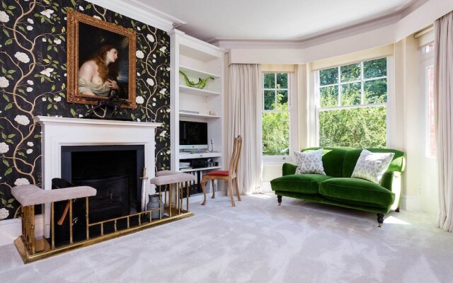 Classical Style near Battersea Park