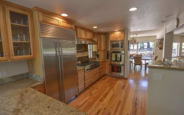 Kantor's Hideout by Tahoe Mountain Properties