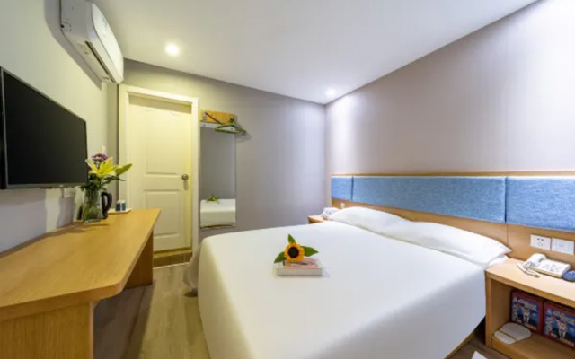 Home Inn (Yangjiang Mojiang Road Municipal Government)