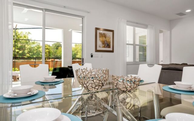 Stunning Bright Family Home Sleeps 25 Bl102