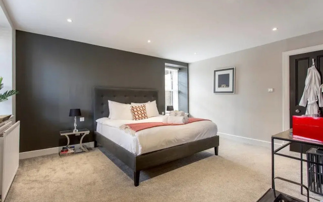 Luxury West End Apt. W/ Private Patio & Parking!