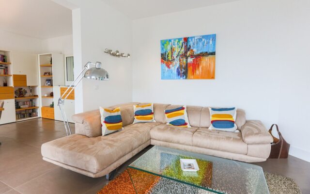 Monaco Vista VI4202 by Riviera Holiday H