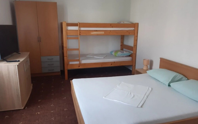 Mario - Afordable & Close to Center - A3