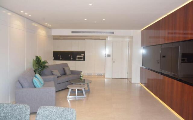 Renovated 3 Bedroom - Residence with Pool next the Beach