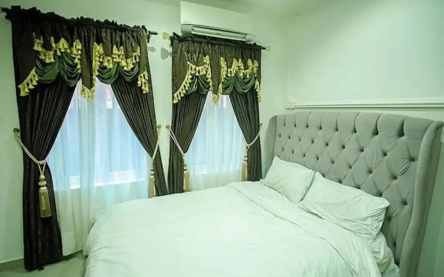 Zinq Bridge Aparments