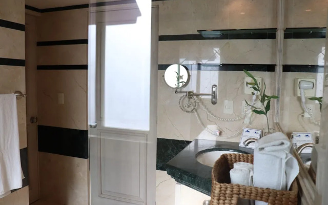 Porto Bello Gran Marina by GuruHotel