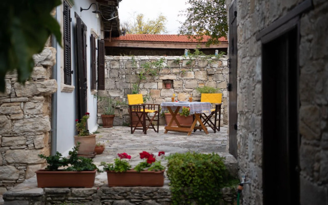 Apanemia Inn