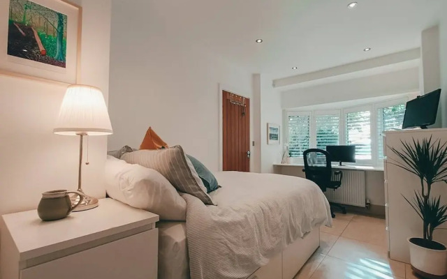 The Sandy Studio Flat in Petersham