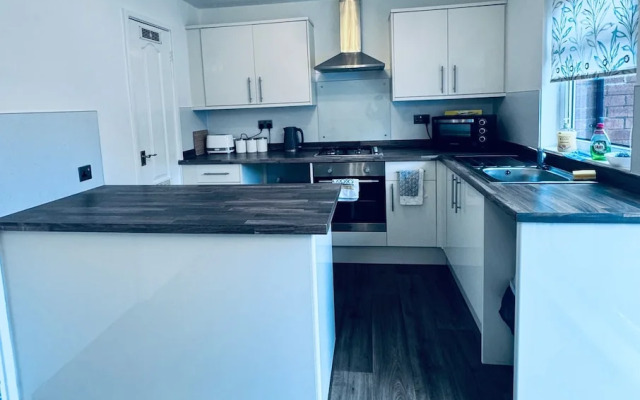 Gateshead Gem - Modern 3 Bedroom House