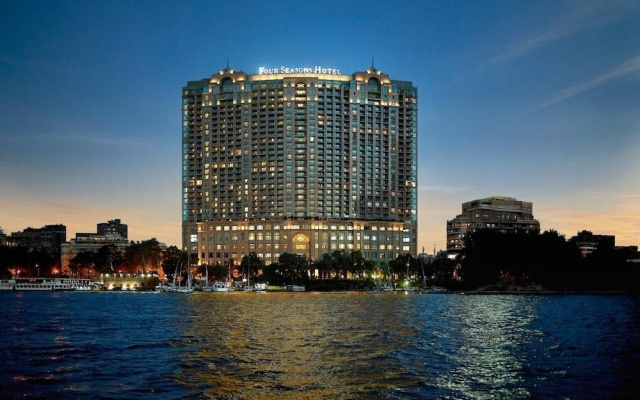 Premium SA at 4 Seasons Hotel