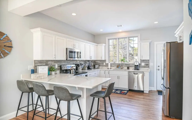 Maritime Meadows Charming Resort-style Home!