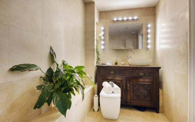 The Gloucester Terrace Abode - EFG