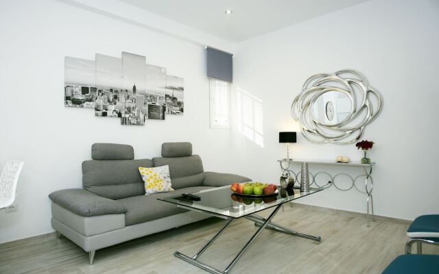 Center Garden & Pool