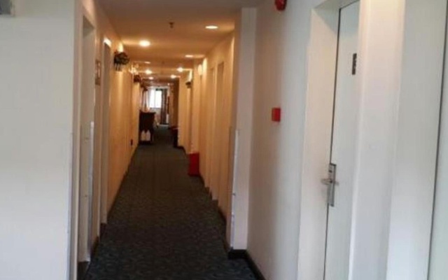 7 Days Inn Jiangmen 1st Gangkou Road Phoenix Mountain Station Branch – Hotel Rooms – Jiangmen