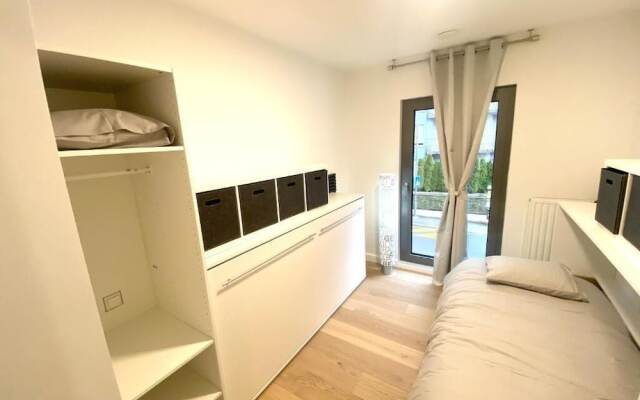 2 Bedrooms Flat in Center with Parking