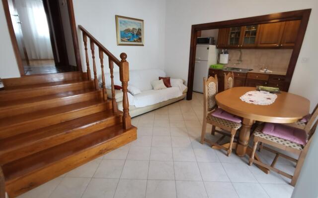 Srđan - 10 m From the Beach - A2