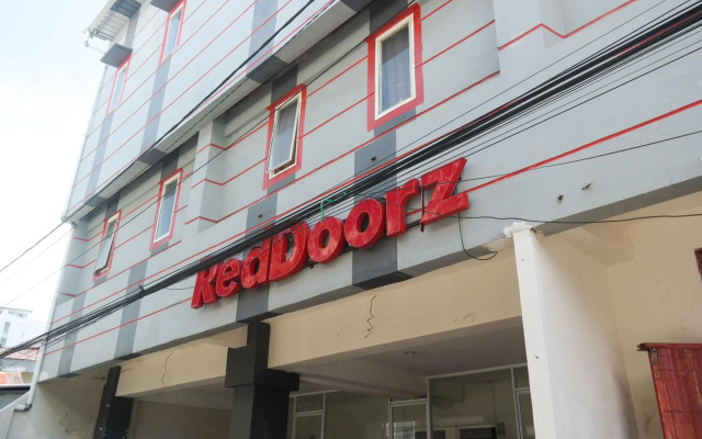 RedDoorz At Losari Area 3