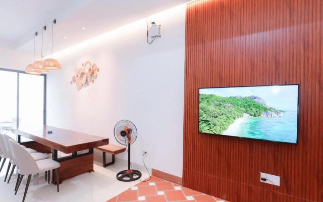 Lavie House 10-2 Lạc Long Quân