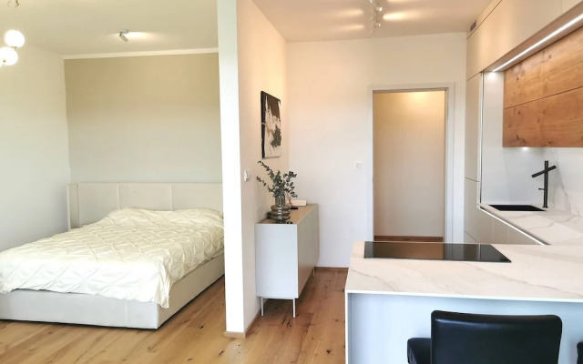 Free Parking, Center Location, Nuslesky Pivovar Sunset Balcony Home