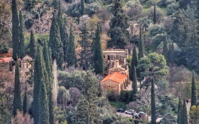 Ypsilon IconicAthensHome