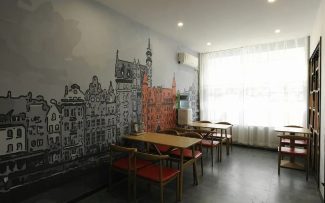 Junyi chain hotel (Xin'an Vocational Education Center store)