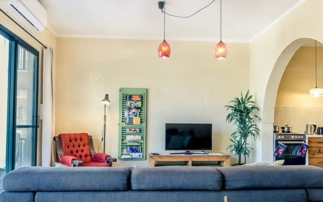 Retro Designer Homelike Apartment - Close to Beach