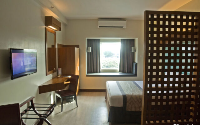 Microtel by Wyndham UP Technohub