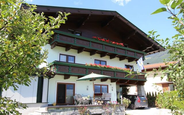 Large Mountain View Apartment in Piesendorf/walchen/salzburgerland With Balcony