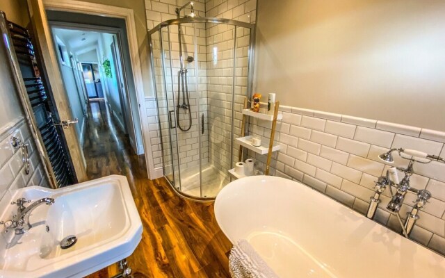 4bed Lodge Sleeps8-pet Friendly-hot Tub-log Burner