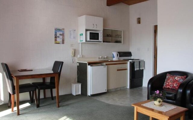 Coachman's Lodge Motel