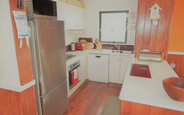 Mountain Retreat Suitable for 2 Families, Sleeps 8