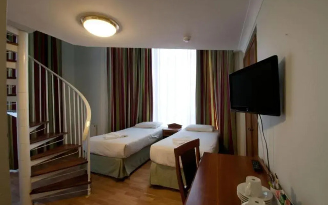 Royal Eagle Hotel