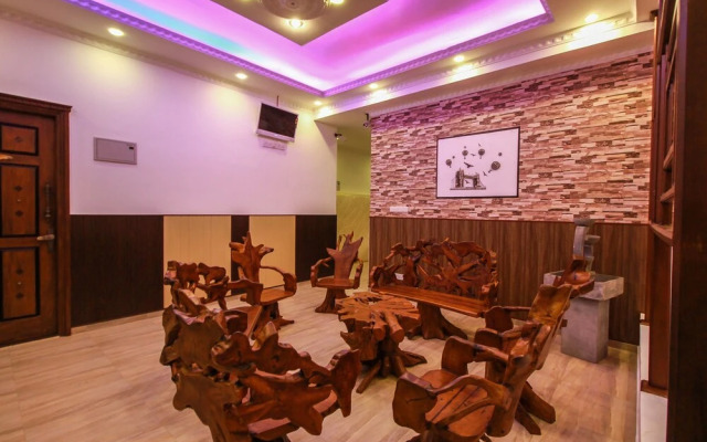 OYO 339 Chandiv Hotel