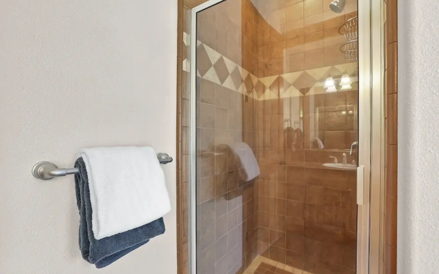Fully Remodeled Tahoe Retreat with Game Room and Hot Tub