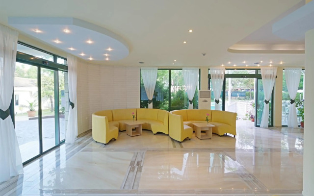 Perla Plaza Hotel