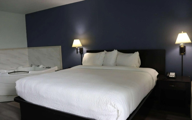 Travelodge by Wyndham Milwaukee