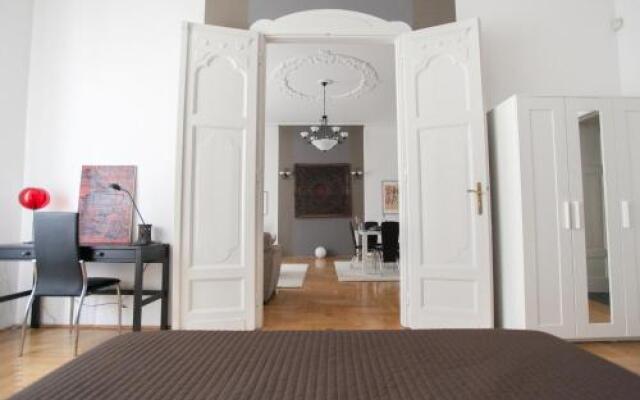 Royal Center Apartment