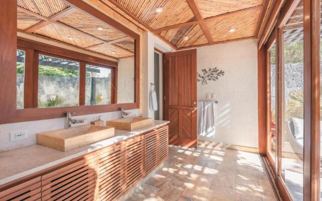 Tropical Villa With Pool at Green Village B843