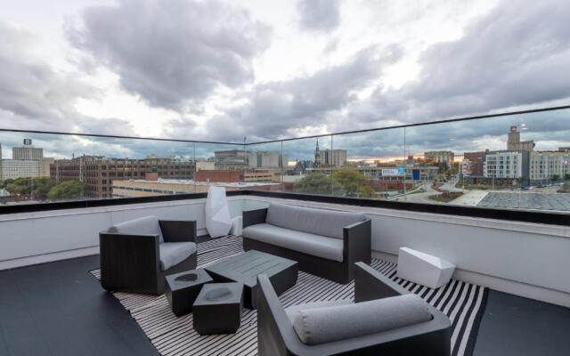 Flexhome Skywalk to Fiserv U3 RooftopGymParking