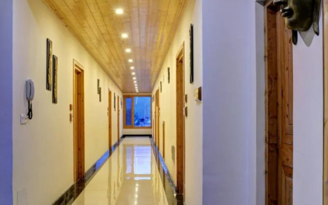 Hotel Chandertal Manali