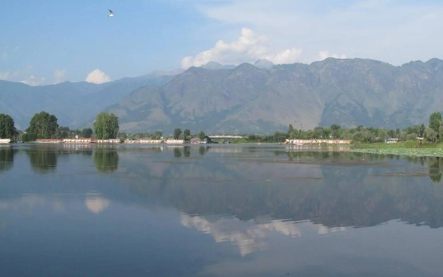 New Lucky Kashmir Houseboats