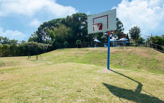 Belvilla by OYO Large Farmhouse With Pool