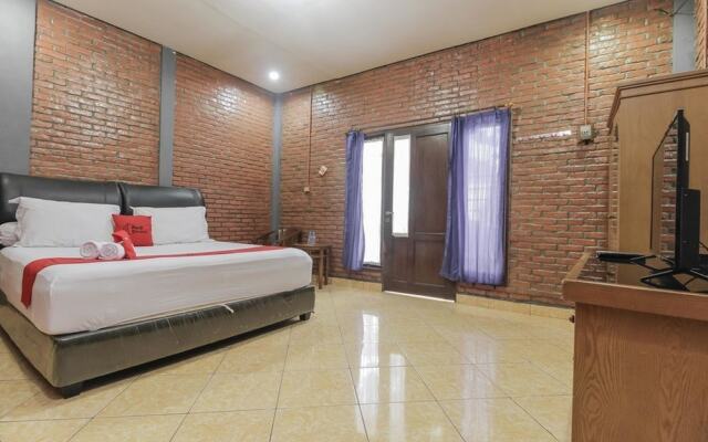 RedDoorz Plus @ Ampera Raya