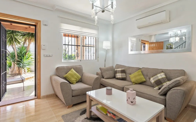 Nice Holiday Home with Shared Pool in Lo Crispin near Ciudad Quesada
