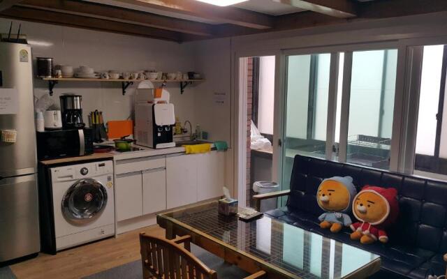 Able Guesthouse Hongdae 2