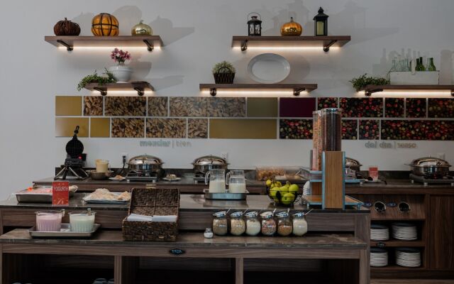 Hampton Inn by Hilton Celaya