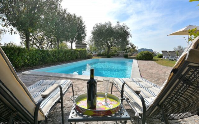 Apartment With Pool Ai Pignoi Ground F