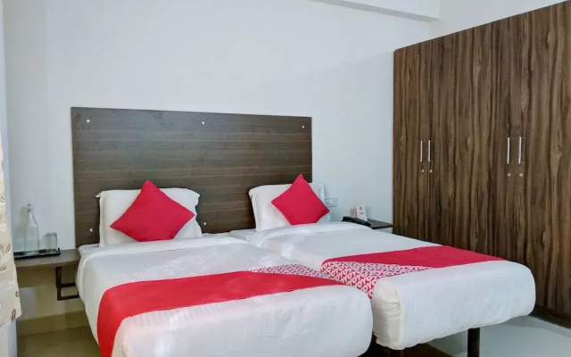 OYO 10525 Varcity Abra Madiwala