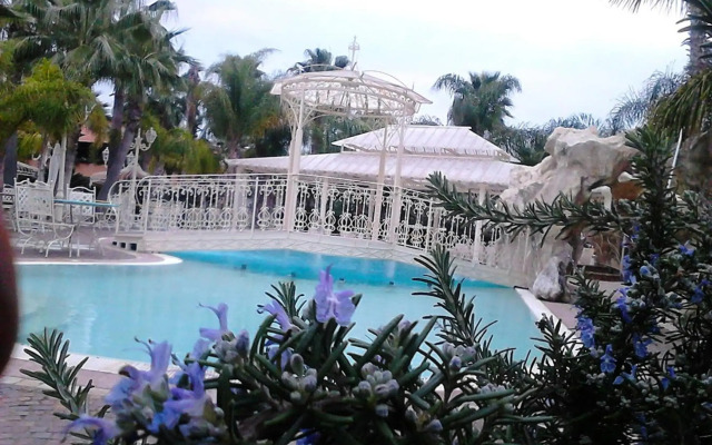 Hotel Happy Days