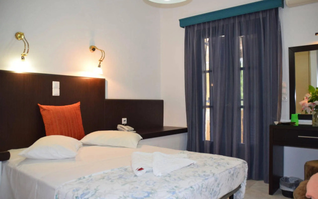 Karavostasi Beach Hotel